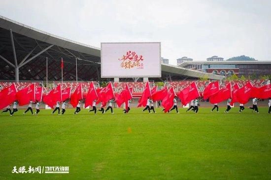 政五郎（仲代达矢 饰）是污名昭著的地痞，他中年得一女取名花子，对其非分特别的溺爱。政五郎跋扈嚣张的风格令他在外建立了很多对头，跟着花子一每天长年夜，危险也无时不刻的在接近着她，为了庇护花子，政五郎愿意支出一切价格。松惠（夏目雅子 饰）是政五郎的养女，花子的姐姐，由于生成貌美过人而被政五郎选中，原本和松惠一路来到政五郎家中的还有她的弟弟，但是弟弟逃跑了，留下松惠独自一人支持着。政五郎想将花子嫁给一名有位青年，但是青年却爱上了松惠，致使政五郎家中不睦。政五郎溺爱情妇，萧瑟老婆，他的老婆日日酗酒，并终究染上沉痾而亡。让政五郎没有想到的是，花子居然投靠了本身的对头，意气消沉的他自首被投进年夜牢，没过量久就闷闷不乐而死。